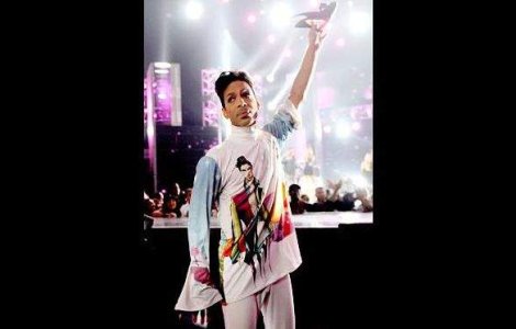 Prince isi lanseaza noul album gratuit