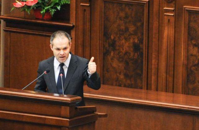 Galceava intre ministrul Educatiei si parlamentarii Opozitiei