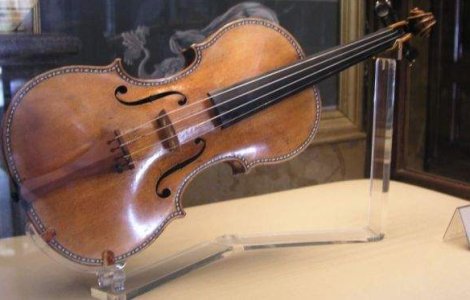 Cei doi barbati care au furat vioara Stradivarius, pusi sub acuzare
