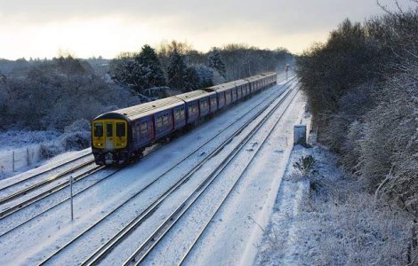 CFR: Abonamentele de tren, disponibile la automatele de vanzare bilete
