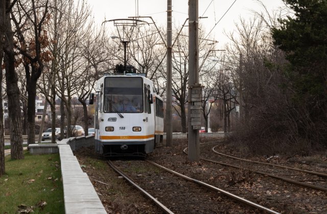 Circulație deviată a tramvaielor liniei 40 în weekend. Ce alternativă vor avea călătorii