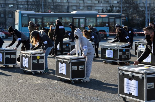 Lucrătorii din industria spectacolelor protestează &icirc;n Piața Victoriei