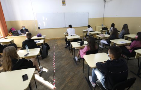 Începe semestrul II al anului școlar 2021 - 2022. Școala online, în funcție de numărul de paturi din spitale