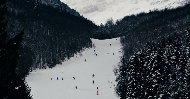 O fetiță de 5 ani a murit accidentată pe o pârtie din Munții Alpi