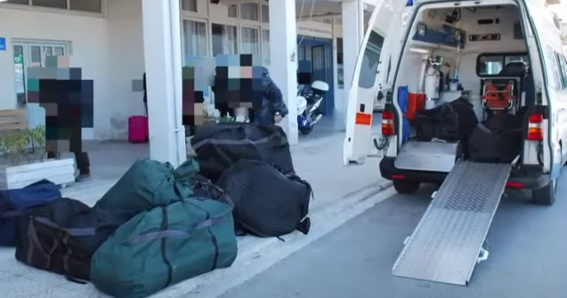 VIDEO Un bărbat din Grecia făcea trafic de droguri cu ambulanța. Cum s-a aflat
