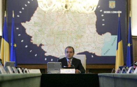 Boc, atacat cu oua si rosii