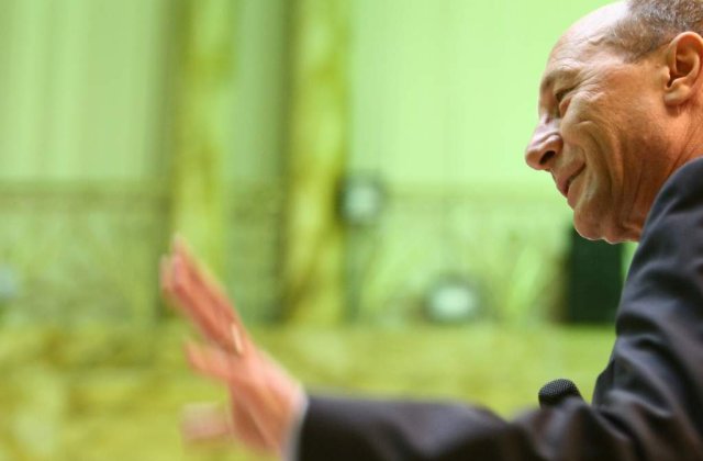 "Stiti care e marea problema? Ca avem apa la gura si facem politica!"