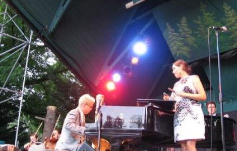 Pink Martini incepe turneul european