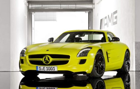 VIDEO: Mercedes SLS AMG E-Cell condus de David Coulthard