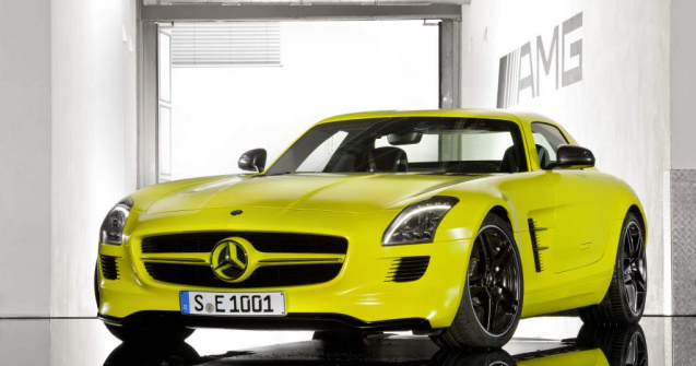 VIDEO: Mercedes SLS AMG E-Cell condus de David Coulthard