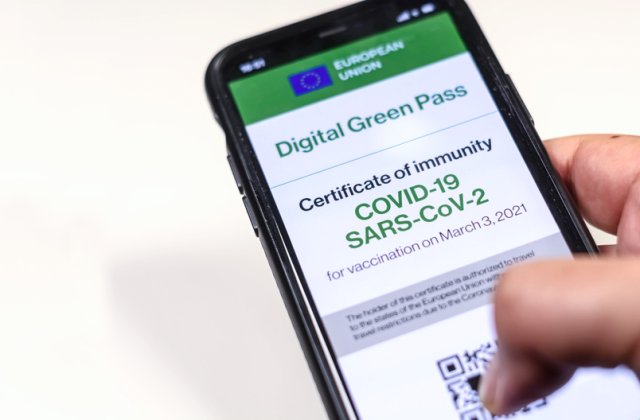 Ce trebuie să știe despre certificatul verde românii vaccinați anti-COVID cu a treia doză