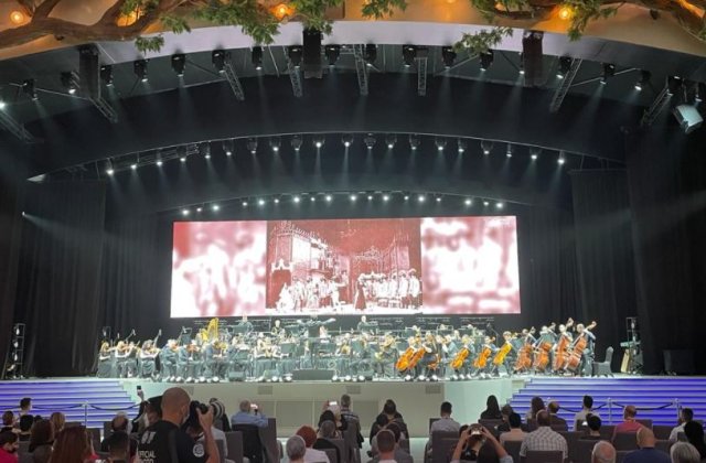 Orchestra Operei Naționale București dirijată de Daniel Jinga a &icirc;nc&acirc;ntat publicul prezent la Expo 2020 Dubai 