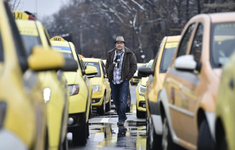 Reguli noi pentru taximetriști în incinta Aeroportului din Iași. Ce sancţiuni riscă şoferii care încalcă regulamentul