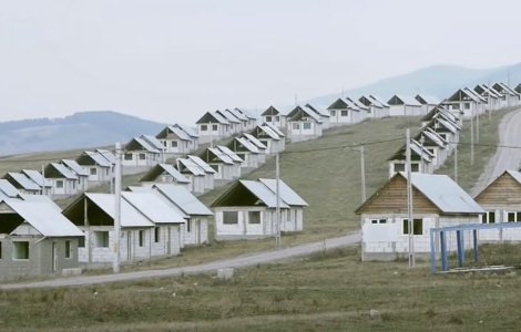 Case de 250 de euro în Bacău. Primii cumpărători sunt dezamăgiți: „M-ar interesa, dar arată groaznic”