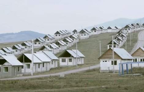 Case de 250 de euro în Bacău. Primii cumpărători sunt dezamăgiți: „M-ar interesa, dar arată groaznic”