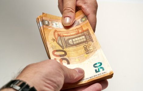 OLAF a descoperit un grup cu ramificații în România și Italia care a deturnat sute de mii de euro din fonduri UE