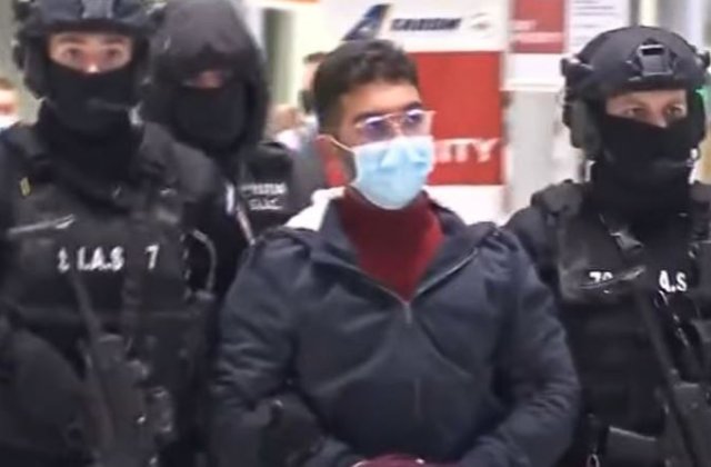 T&acirc;nărul suspect &icirc;n cazul morții studenților din Iași se pl&acirc;nge că ar fi fost tratat abuziv de polițiști. &bdquo;I s-a spus să citească Baltagul&rdquo;