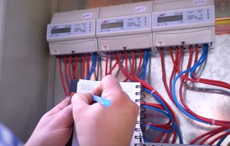 Cum reducem facturile la energie electrică. Trucuri pentru a economisi 400 de lei pe an