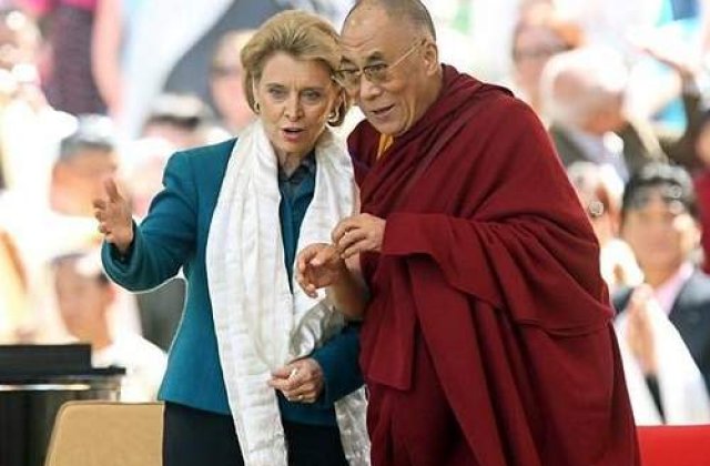 Dalai Lama a implinit 75 de ani
