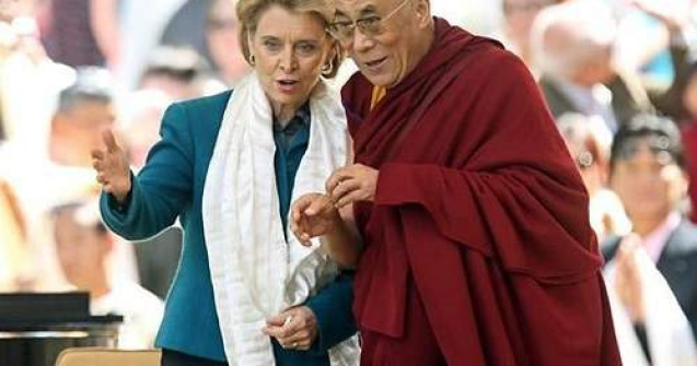 Dalai Lama a implinit 75 de ani
