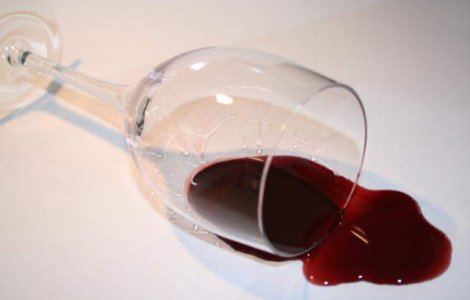 Oficial rus: Vinul moldovenesc ar trebui folosit la vopsit garduri