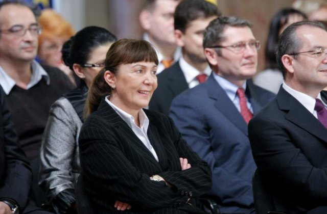 Macovei incurajeaza CE sa critice Romania