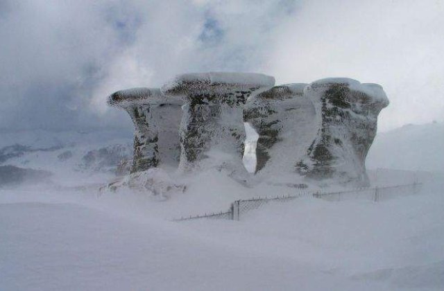 Doi turisti ramasi blocati in Bucegi, salvati dupa 4 ore