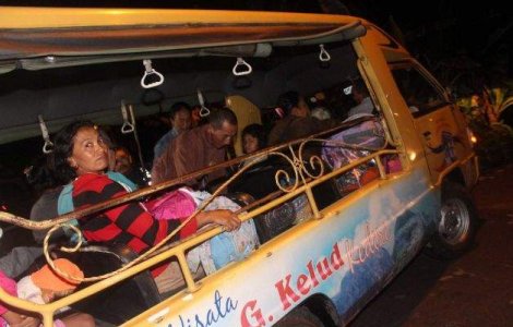  Video  Eruptie spectaculoasa a vulcanului Vulcanului Kelud!