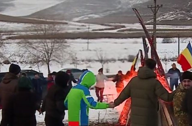 Mica Unire, sărbătorită la săniuș. Turiștii au încins hora pe pârtia de la Râciu