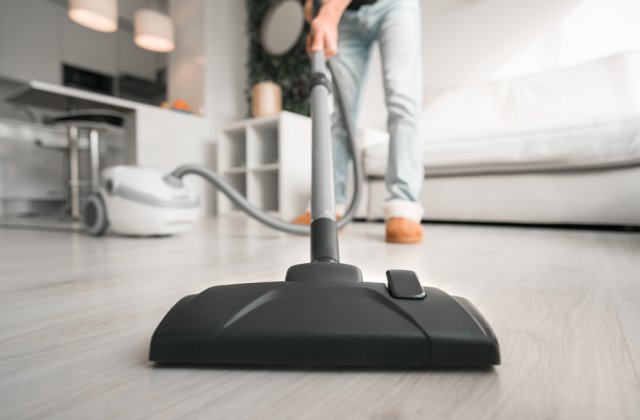 Treburi casnice care te ajută să arzi multe calorii