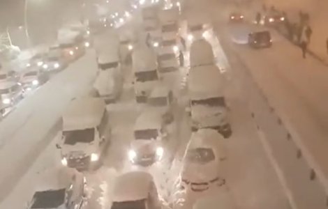 VIDEO Ninsori abundente în Turcia. Aeroportul din Istanbul și drumurile sunt blocate