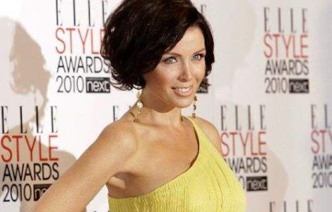 Dannii Minogue este mamica