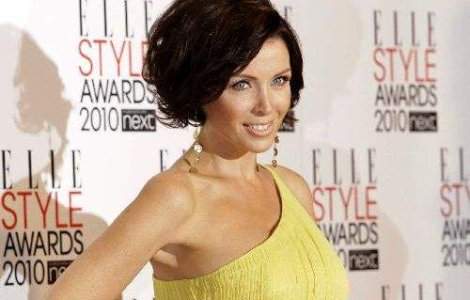 Dannii Minogue este mamica