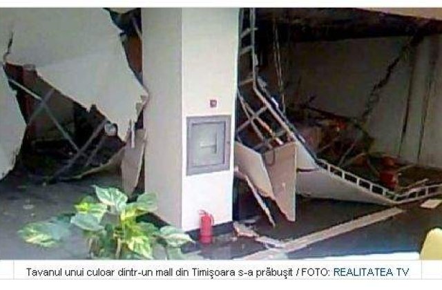 [VIDEO] Tavanul unui mall din Timisoara s-a prabusit