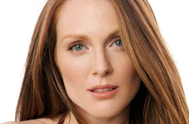 Julianne Moore va interpreta rolul unei lesbiene intr-un film biografic