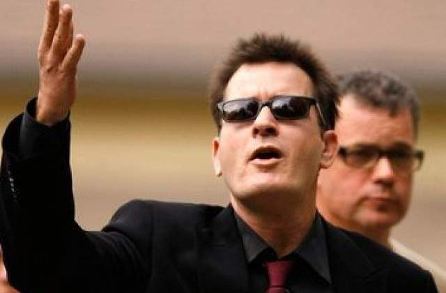 Charlie Sheen s-a logodit cu starleta porno Brett Rossi