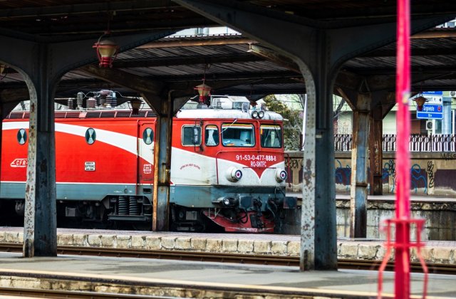 O fetiță de 13 ani a fost accidentată de o locomotivă în gara din Bacău. În ce stare este copila