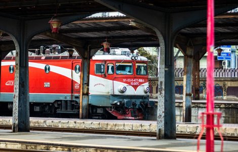 O fetiță de 13 ani a fost accidentată de o locomotivă în gara din Bacău. În ce stare este copila