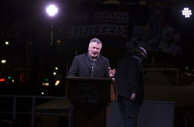 Avocații lui Baldwin cer anularea procesului privind accidentul mortal de pe platourile de filmare de la Rust 