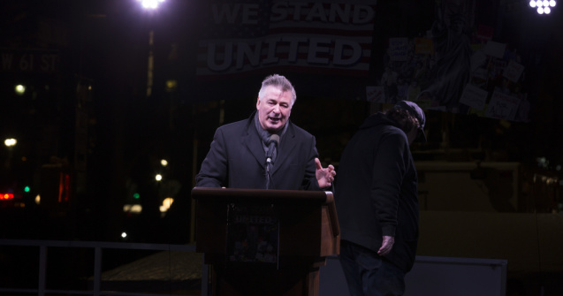 Avocații lui Baldwin cer anularea procesului privind accidentul mortal de pe platourile de filmare de la Rust