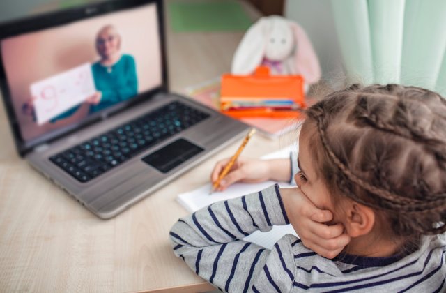 Peste 20 de școli din Timișoara au trecut la &icirc;nvățăm&acirc;ntul online din cauza frigului din clase