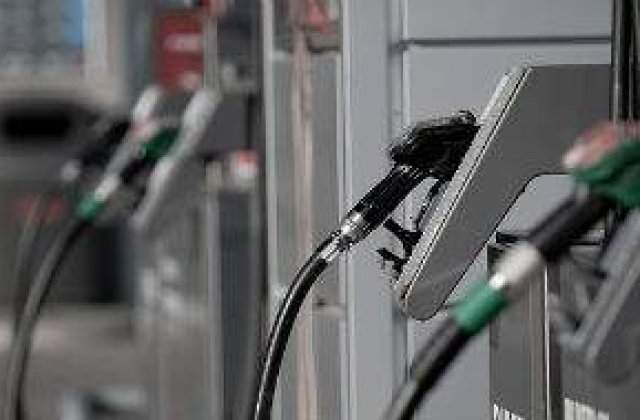 Carburantii, mai ieftini incepand de astazi