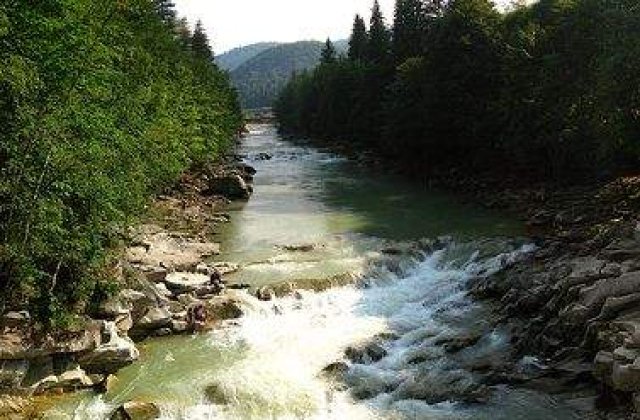 Viitura de pe Prut se propaga pe sectorul Radauti Prut - aval Stanca Costesti