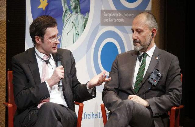 Premiera in Grecia: Un candidat al Primariei Atena anunta ca este homosexual si seropozitiv