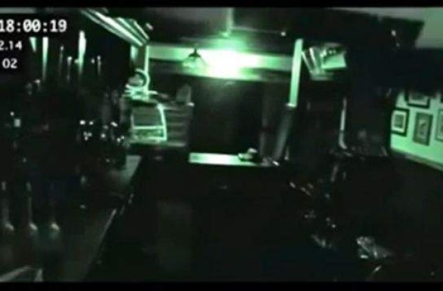 [VIDEO] Infricosator! Angajatii unui pub din Marea Britanie au filmat o fantoma furioasa