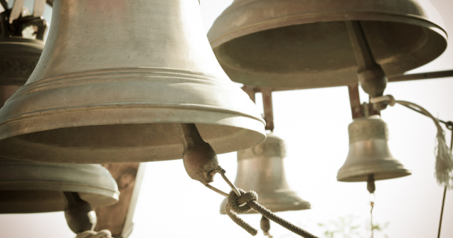 A tras prea mult de clopote și a fost amendat. Isprava unui preot italian