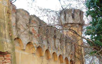 România vinde tot. Castele...