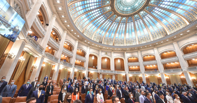 Nouă sesiune parlamentară. Certificatul verde la locul de muncă și desființarea pensiilor speciale sunt mărul discordiei în coaliție