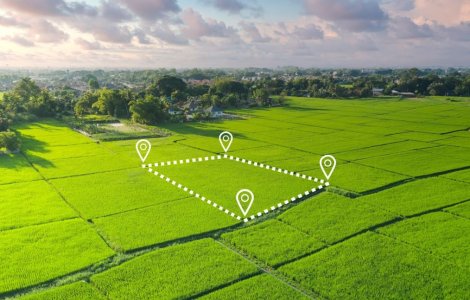 Care sunt avantajele investiției într-un teren