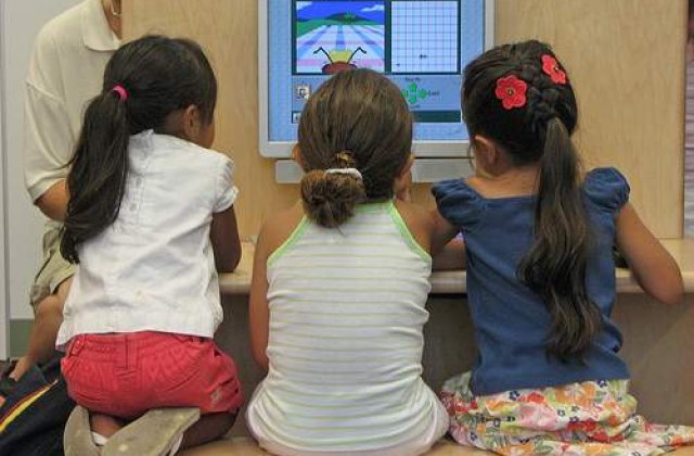 Elevii romani care au primit calculatoare au rezultate slabe la scoala